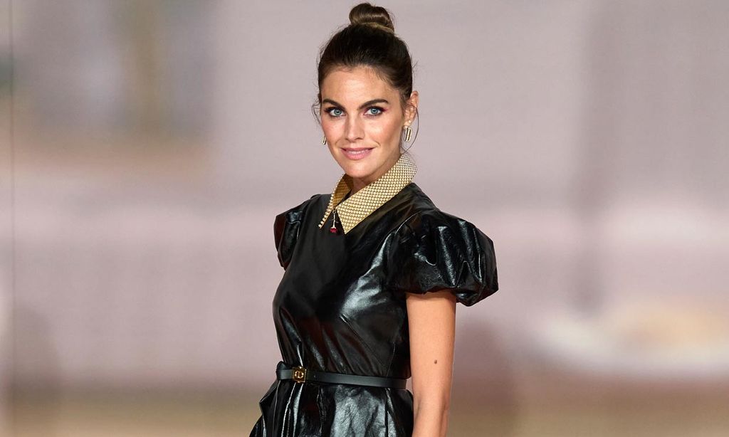Amaia Salamanca arriesga y gana con su minivestido de cuero