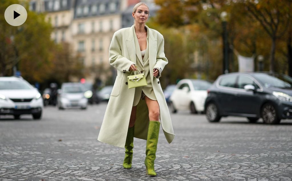 Del verde brillante al amarillo pastel: ¿cómo se llevan las botas y botines de colores?