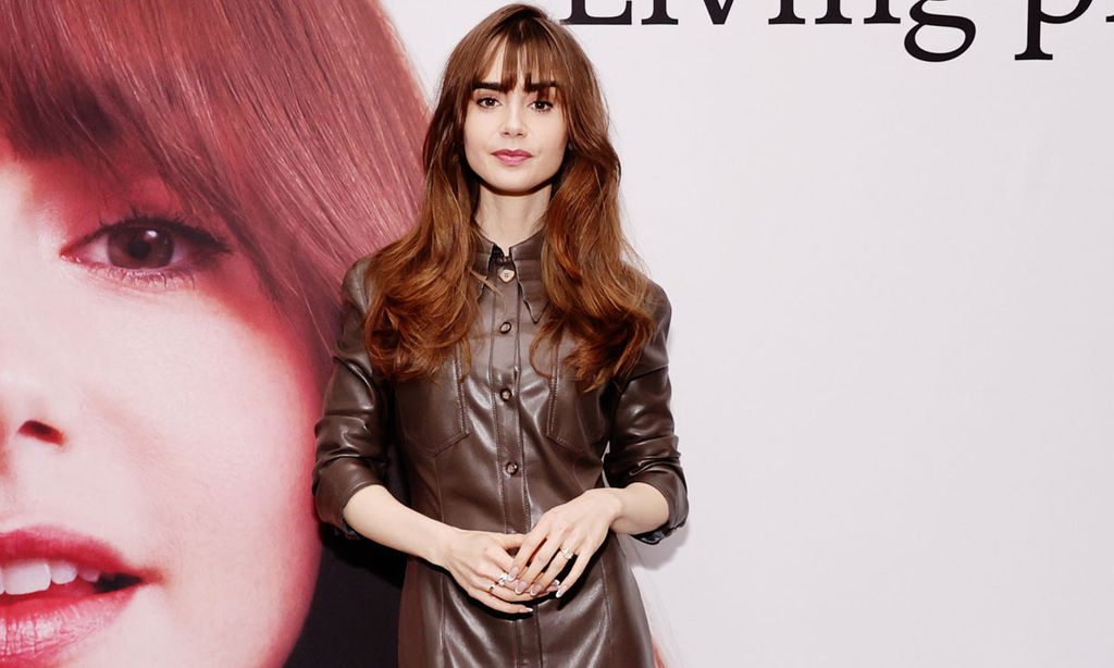 Las bajitas llevarán el camisero con los tacones transparentes de las 'royals', lo dice Lily Collins