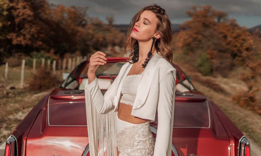 Ideas originales para novias que quieren casarse con traje de chaqueta
