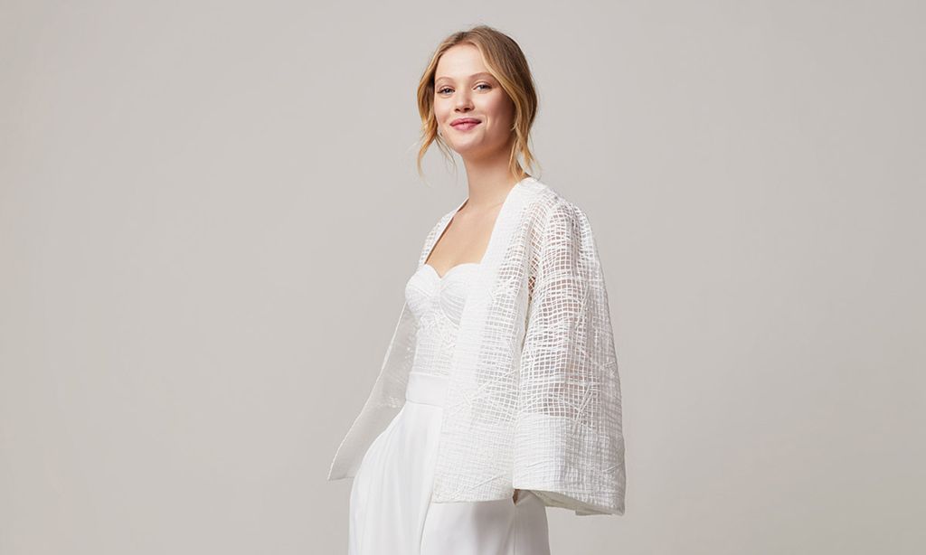 Monos blancos sencillos para novias de invierno - Foto 1