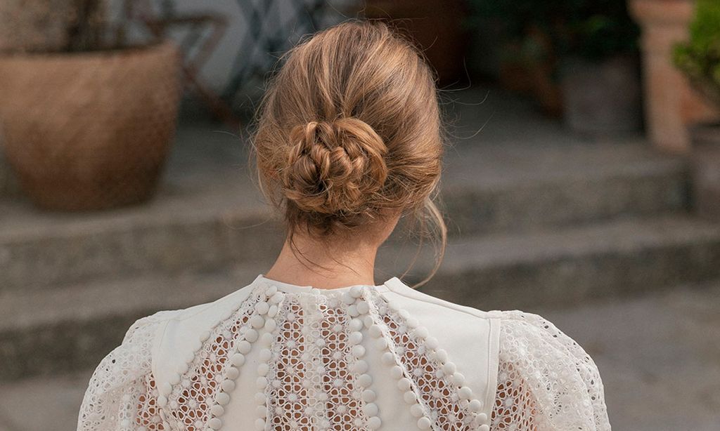 Si vas a llevar un vestido con mangas abullonadas deberías ver estos peinados