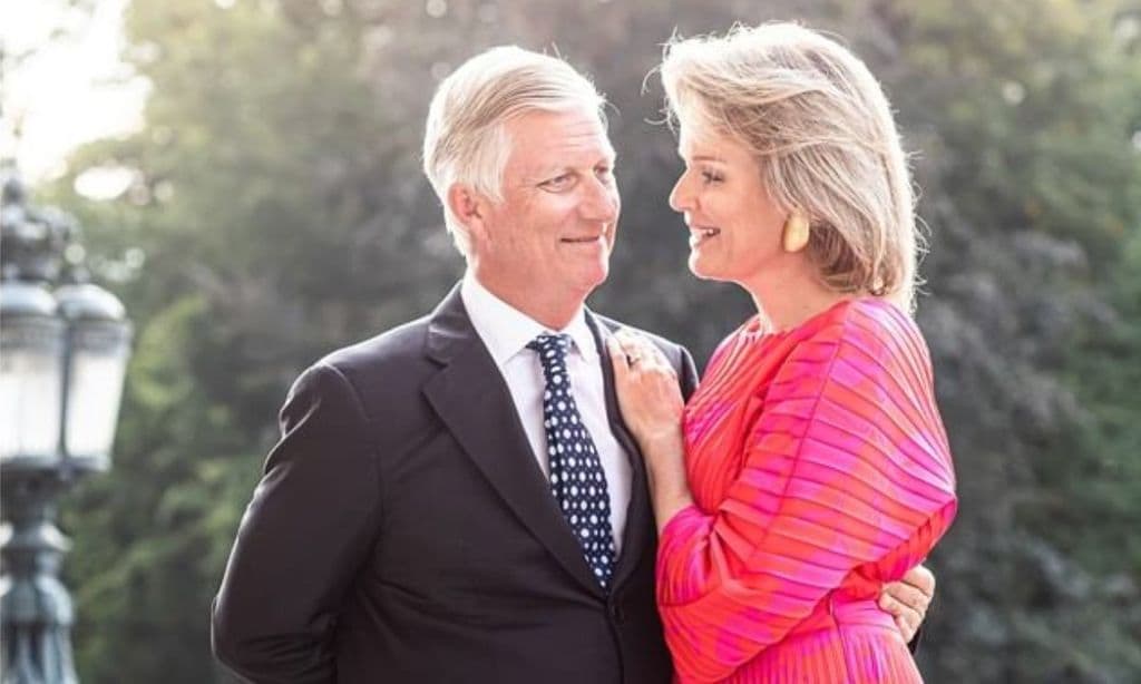 Felipe y Matilde de Bélgica celebran su aniversario de boda con un posado romántico y lleno de complicidad