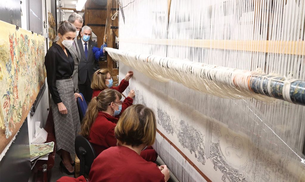 Los Reyes visitan la Real Fábrica de Tapices con motivo de su 300 aniversario