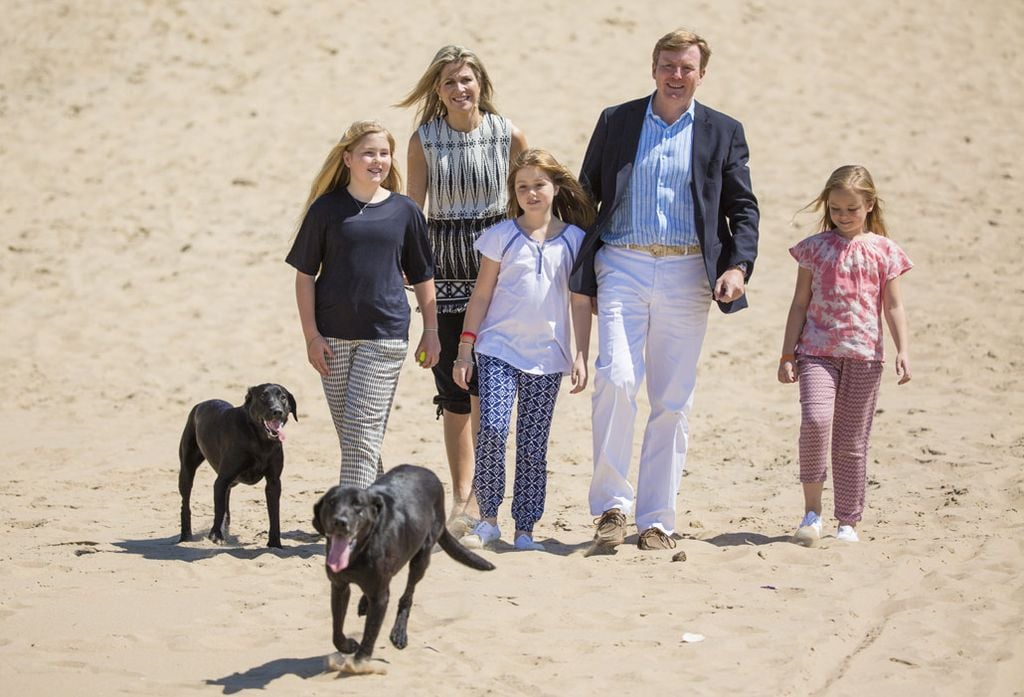 Un nuevo miembro se cuela en el posado de verano de Guillermo y Máxima de Holanda