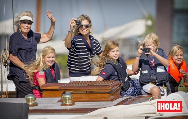 Máxima de Holanda dice adiós a las vacaciones navegando con sus pequeñas marineras