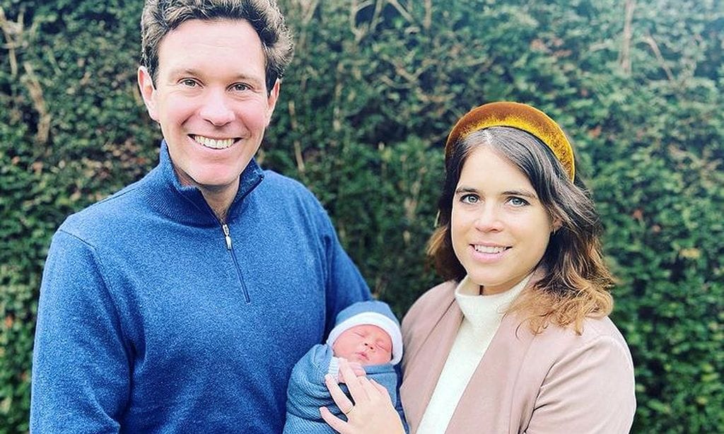 Eugenia de York y Jack Brooksbank posan por primera vez con su bebé
