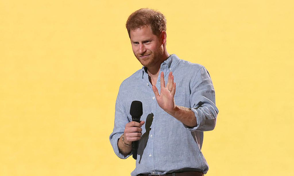 El príncipe Harry reaparece tras ser padre por segunda vez desde su casa y de baja por paternidad