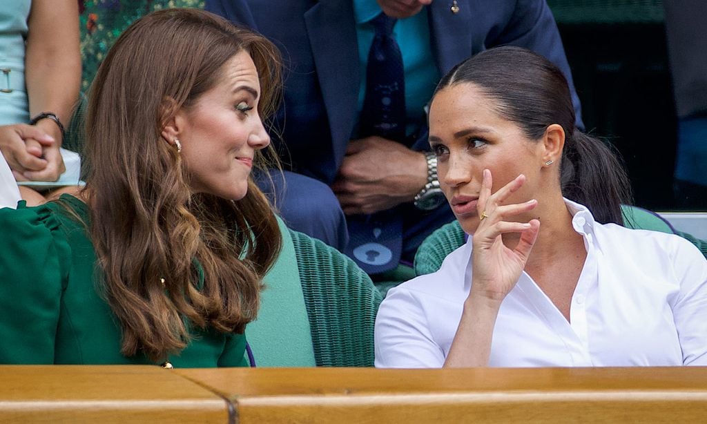 La pelea entre Kate Middleton y Meghan Markle por un vestido de Charlotte La pelea entre Kate Middleton y Meghan Markle por un vestido de Charlotte