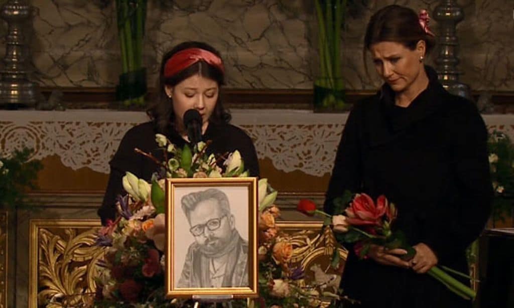 La emoción de Marta Luisa y la entereza de su hija al recordar a Ari Behn en el funeral