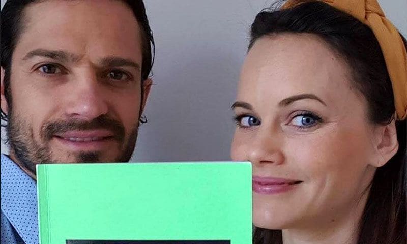 ¡Nuevos escritores en palacio! Carlos Felipe y Sofía de Suecia publican una guía sobre Internet