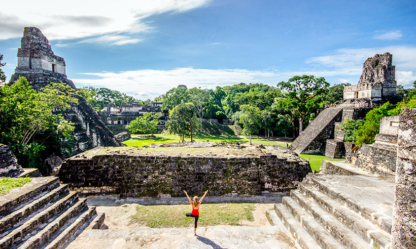 https://www.hola.com/imagenes//viajes/20190610143677/tikal-maravilla-arqueologica-maya-guatemala/0-689-450/tikal-guatemala-t.jpg