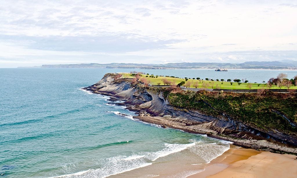 Acantilados de Cantabria a los que asomarte este verano
