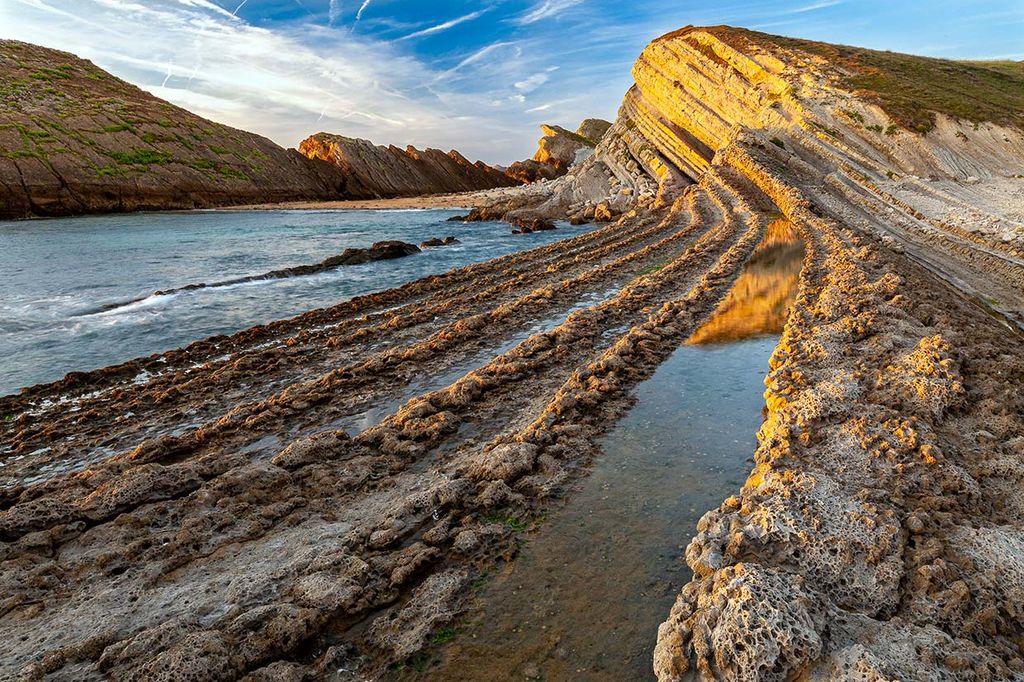 Una ruta asombrosa por Cantabria entre las Dunas de Liencres y la playa de La Arnía