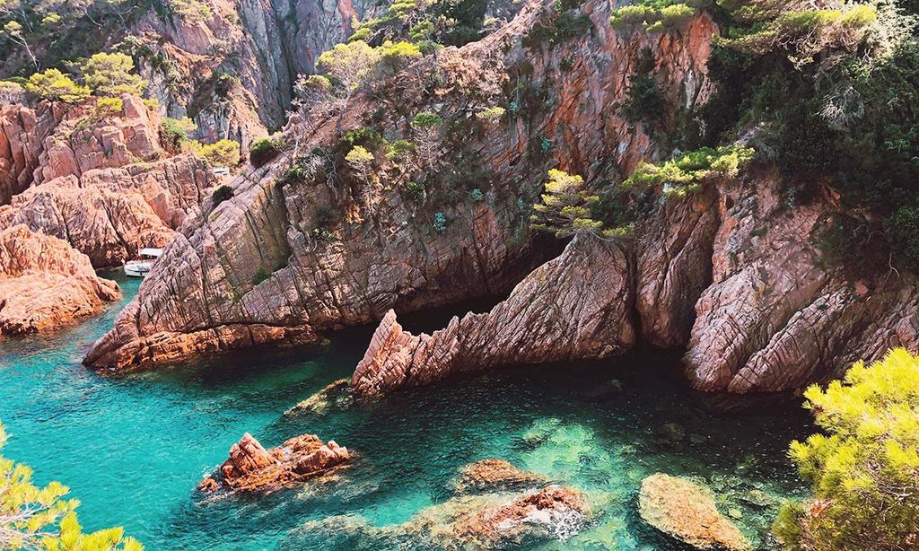 Bañarse en calas secretas del Mediterráneo