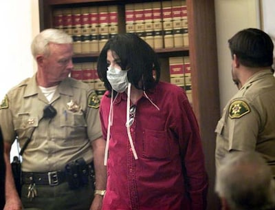 El aspecto de Michael Jackson sorprende en su comparecencia ante los tribunales