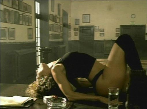 Jennifer López más sensual que nunca en su nuevo vídeo, un homenaje a la película 'Flashdance'