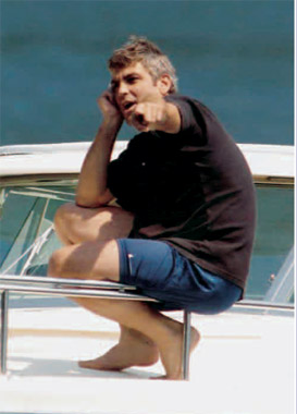 George Clooney llevó a su familia y a su novia, Jennifer Siebel, a visitar la casa que se ha comprado en el lago de Como, en Italia
