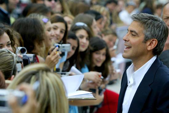 Pitt, Roberts, Zeta-Jones, Clooney: las estrellas de 'Ocean's Twelve' revolucionan Roma