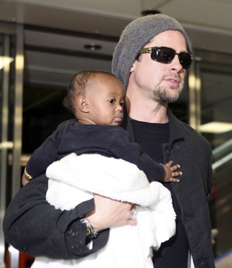 Brad Pitt adopta a los hijos de Angelina Jolie