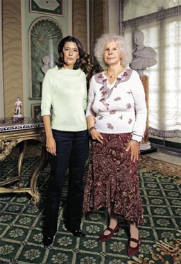 La duquesa de Alba habla en exclusiva sobre su vida y sus hijos con Belén Ordóñez