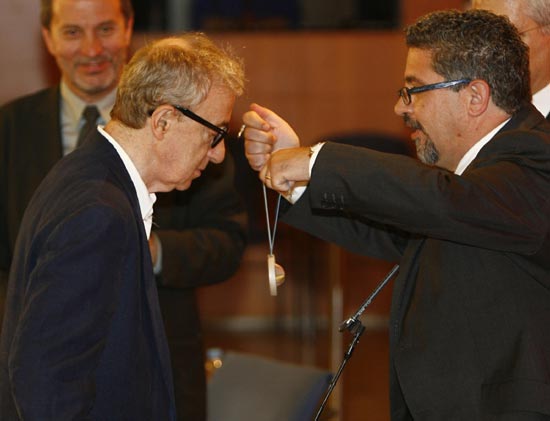 El ingenioso discurso de Woody Allen al ser investido doctor 'honoris causa' en Barcelona