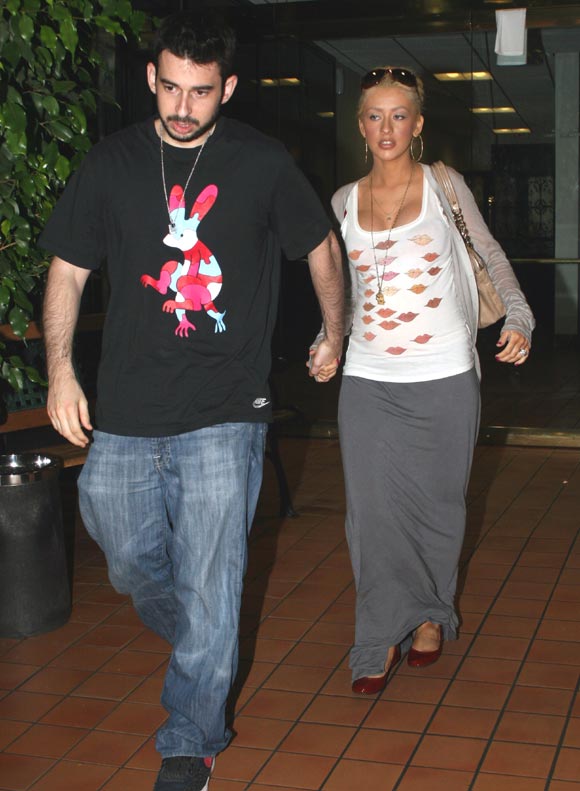 Christina Aguilera luce ya tripa de embarazada