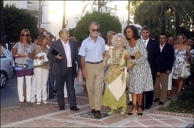La Duquesa de Alba recibe la estrella del Bulevar de la Fama en Marbella: 'Estoy estupendamente'