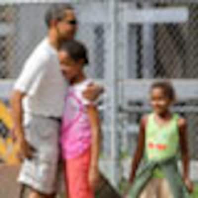 Obama despide el año visitando con sus hijas el zoo de Honolulú