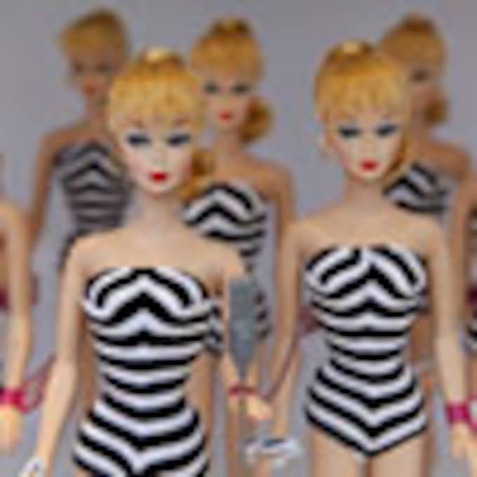 Barbie cumple cincuenta años más estupenda que nunca: icono de la moda, embajadora de UNICEF y símbolo de cinco generaciones