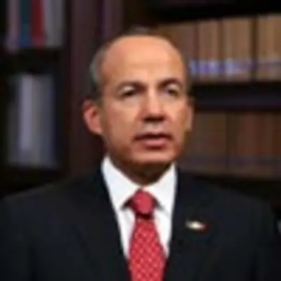 El presidente de México, Felipe Calderón, pide a los mexicanos que no salgan de sus casas