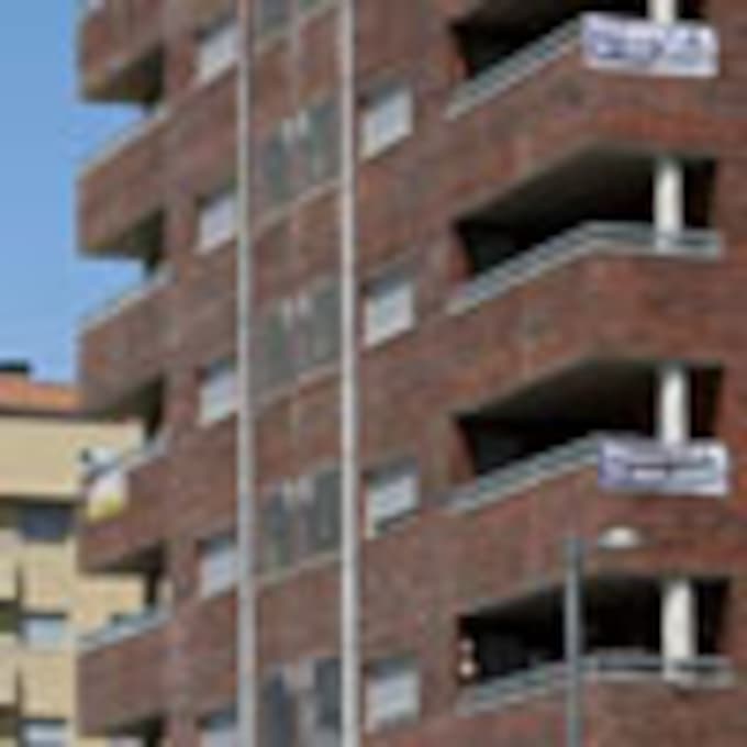 Colas multitudinarias en el primer salón inmobiliario 'low cost' en Barcelona
