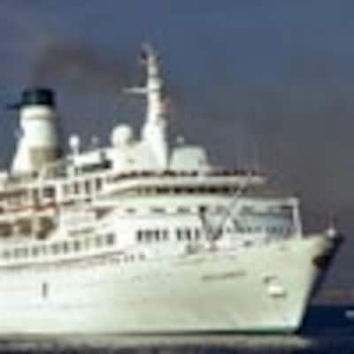El barco de la serie ‘Vacaciones en el mar’, inmovilizado por las deudas de su propietario