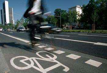 Las bicicletas empiezan a tomar el relevo de los coches en las ciudades