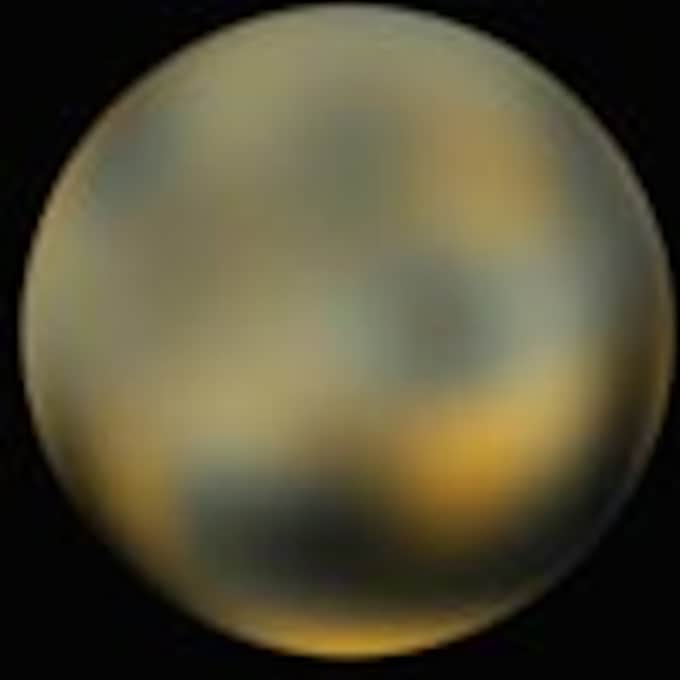Plutón cambia de color