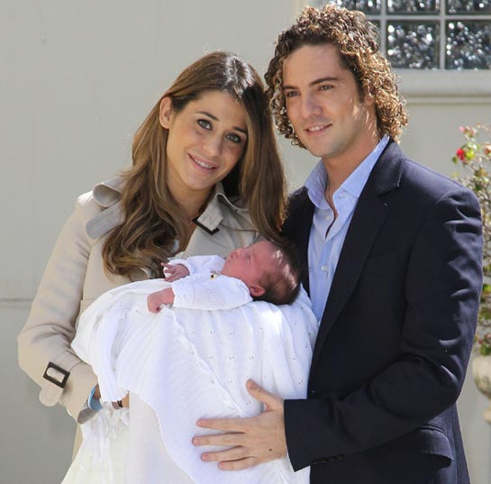 Las primeras fotografías David Bisbal y Elena Tablada con su hija Ella