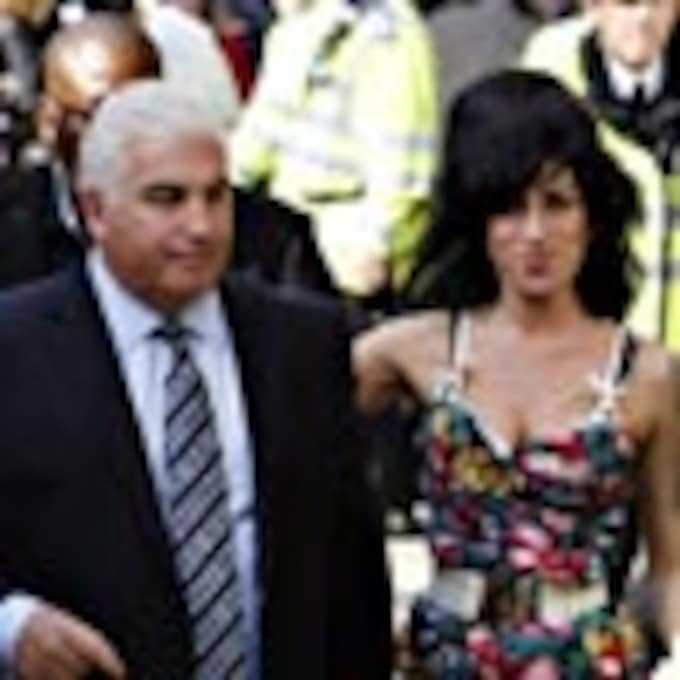 El padre de Amy Winehouse 'competirá' con su hija en el mercado discográfico