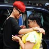 El cariñoso reencuentro de Rihanna con su madre en Barbados