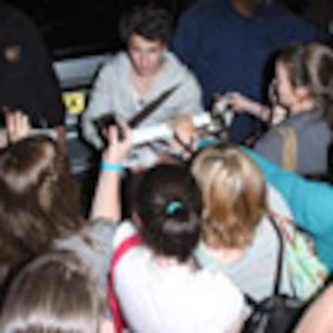 Nick Jonas, aclamado por sus seguidoras tras su éxito en el teatro con el musical 'Los miserables'