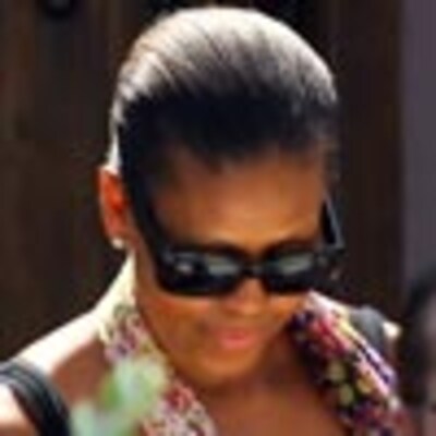Michelle Obama descansa en la playa de Estepona de su ajetreada jornada granadina