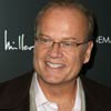 Un nuevo amor hará padre por quinta vez a Kelsey Grammer, protagonista de ‘Frasier’