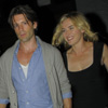 Kate Winslet y su novio, el modelo Louis Dowler, felices y de la mano en la noche londinense