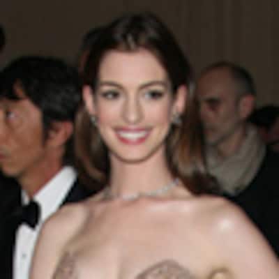 Anne Hathaway rompe su silencio tras vivir una historia de amor traumática: 'Ahora soy más precavida con los hombres'