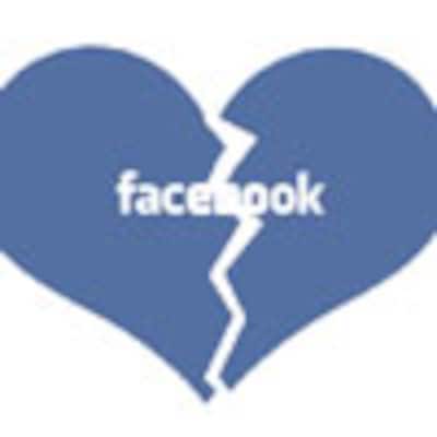 Cada vez son más las personas que cortan con su pareja a través de Facebook