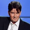 Charlie Sheen despedido de la serie 'Dos hombres y medio', tras criticar a su productor y amenazar con demandar a la cadena