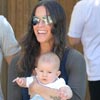 La primera 'escapada' en familia de Ever, hijo de Alanis Morissette