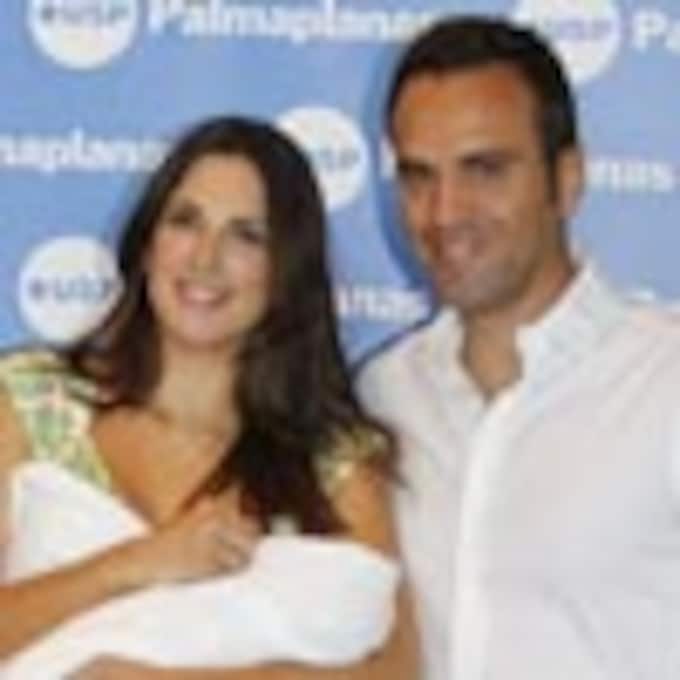 Nuria Fergó y José Manuel Maíz se llevan a casa a su hija Martina