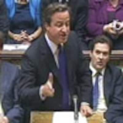 El primer ministro David Cameron comparece en el Parlamento británico por el escándalo de las escuchas ilegales del tabloide 'News of the World'
