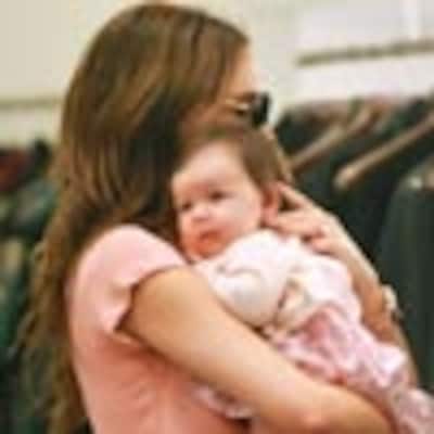 Aprendiendo a ser una 'fashion victim': Victoria Beckham le enseña a su hija Harper sus tiendas favoritas