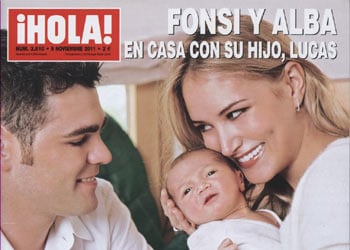 En ¡HOLA!: Fonsi y Alba, en casa con Lucas, su hijo recién nacido